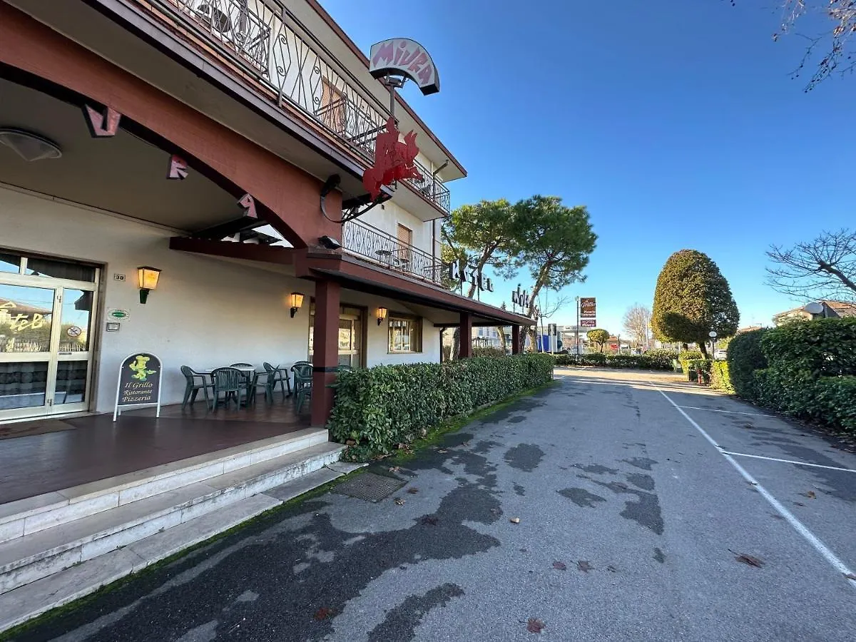 **  Hotel Miura Cavalcaselle Italy