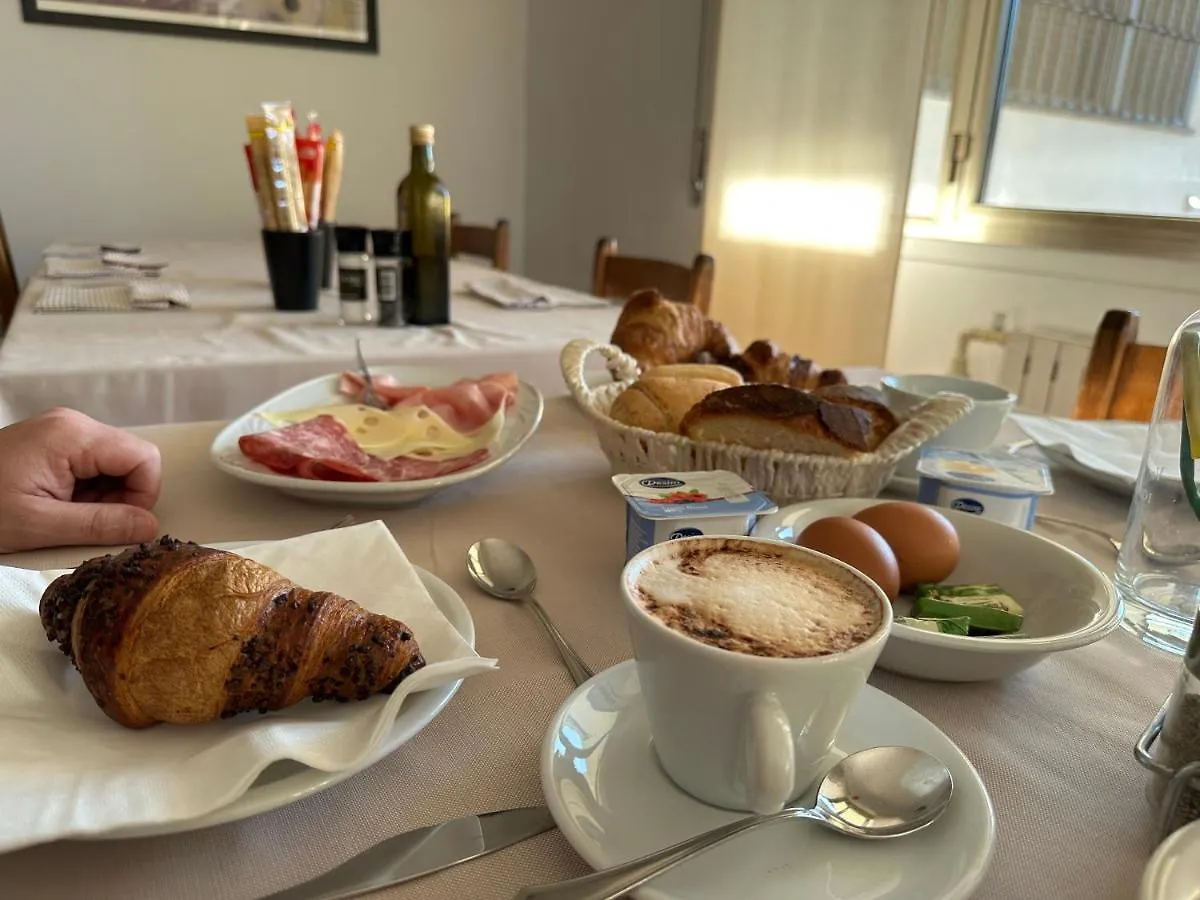 **  Hotel Miura Cavalcaselle Italy
