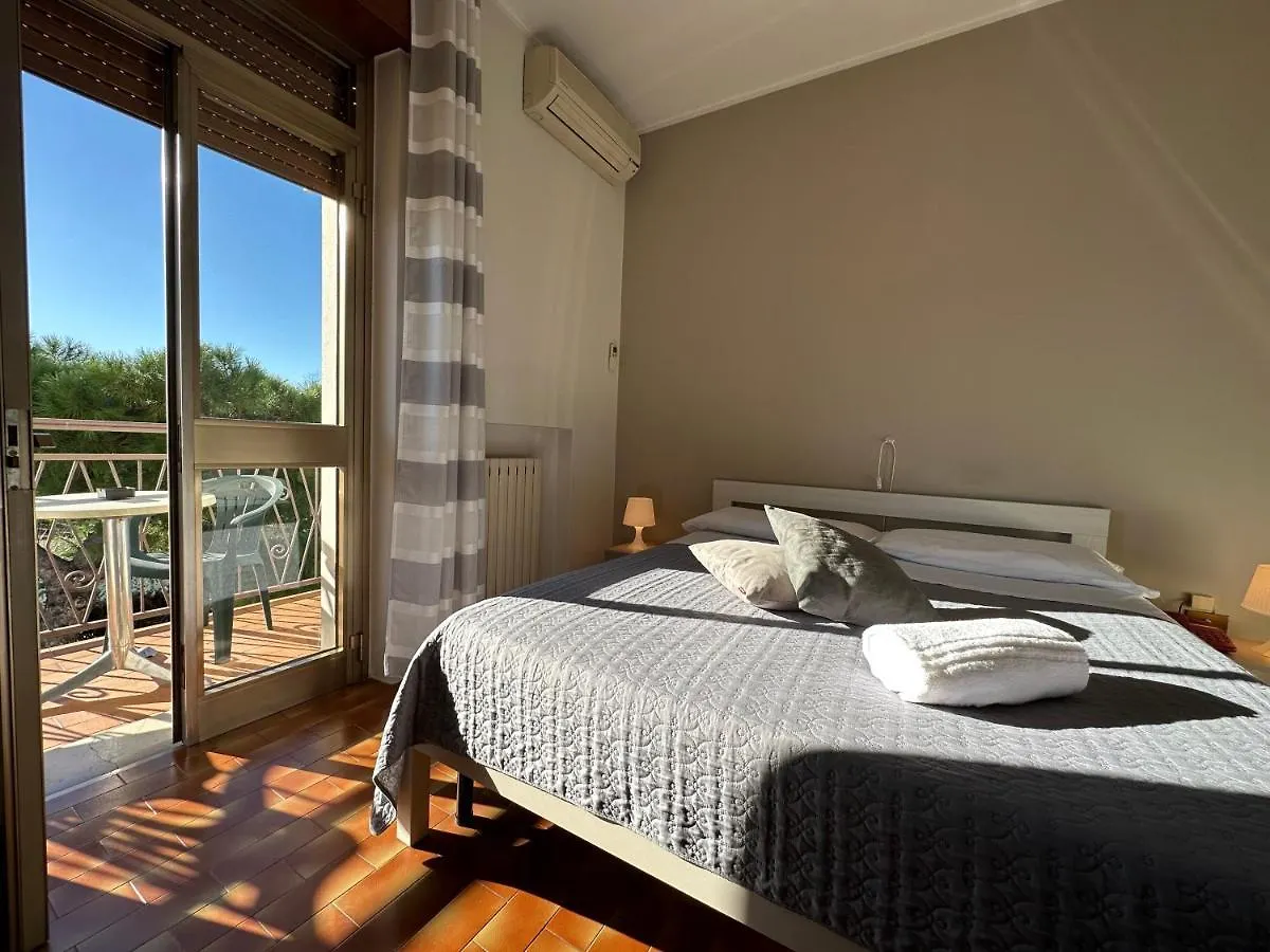 Hotel Miura Cavalcaselle 2*,