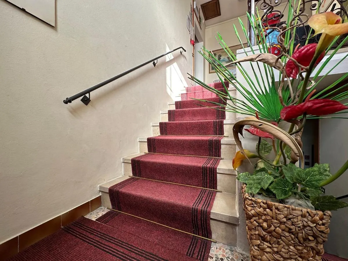 Hotel Miura Cavalcaselle 2*,