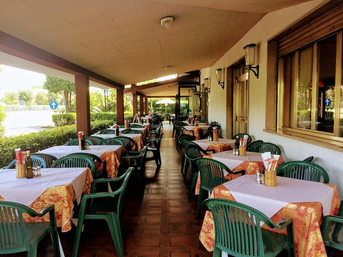 Hotel Miura Cavalcaselle 2*,  Italy